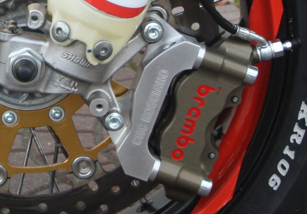 supporto-pinza-radiale-per-yamaha-motard.jpg.png